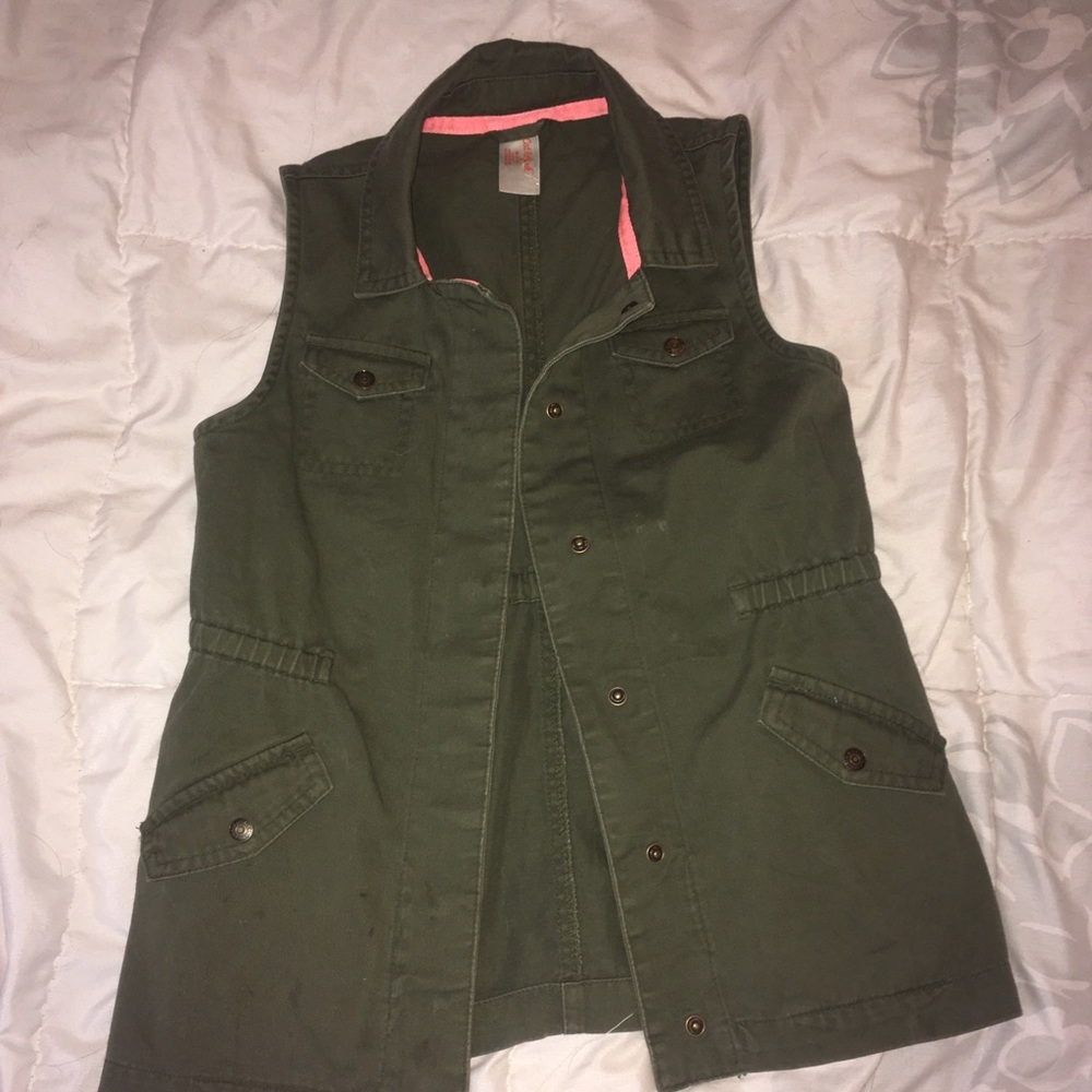 Light vest